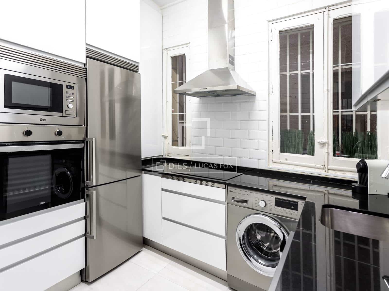 Appartement de 2 chambres à louer à Madrid ville - 2 700 € (Ref: 9678156)