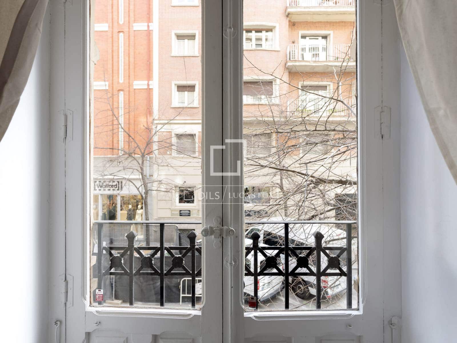 Appartement de 2 chambres à louer à Madrid ville - 2 700 € (Ref: 9678156)