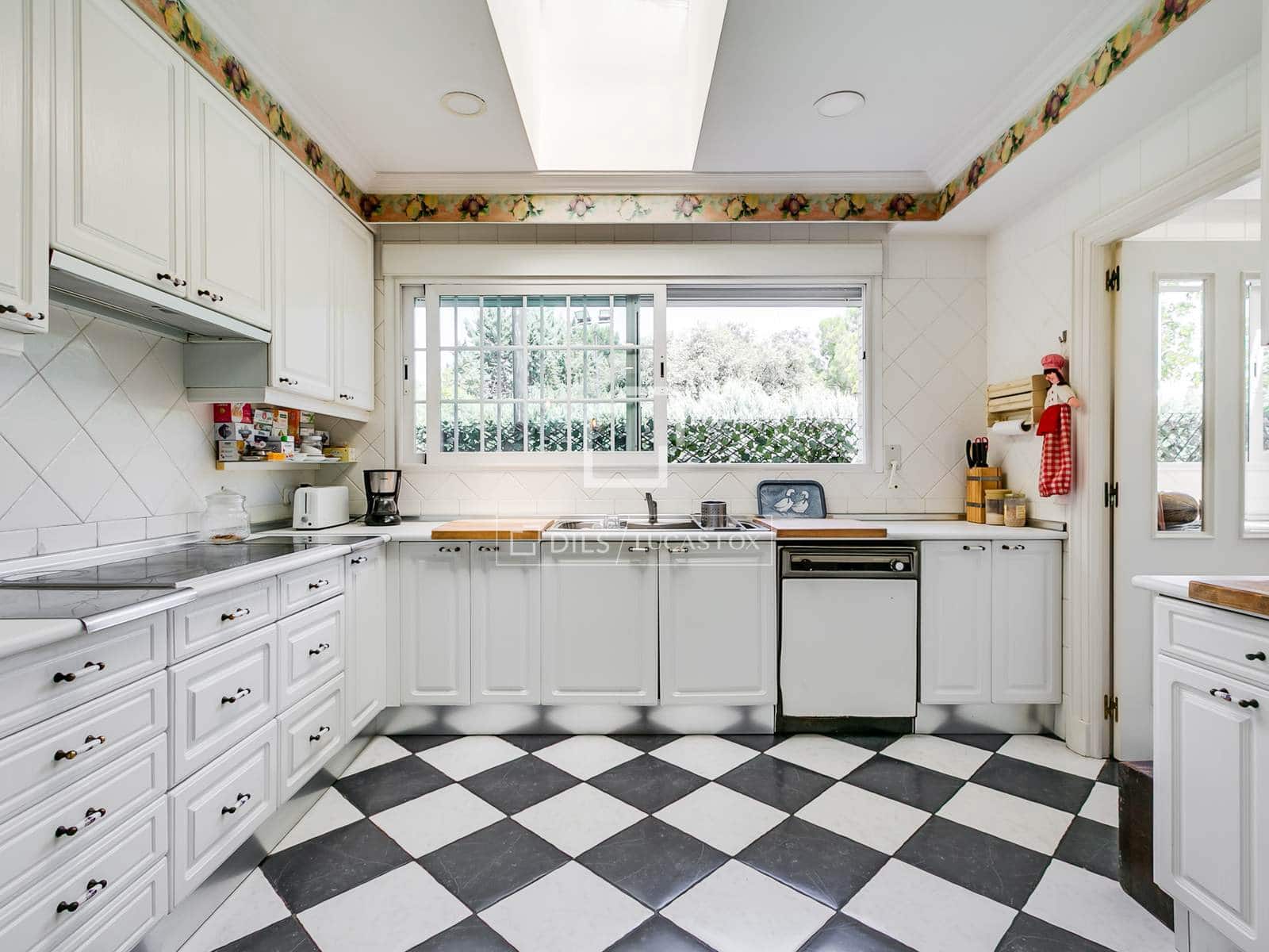 10 bedroom Villa for sale in Madrid city with pool - € 6,500,000 (Ref: 9679331)