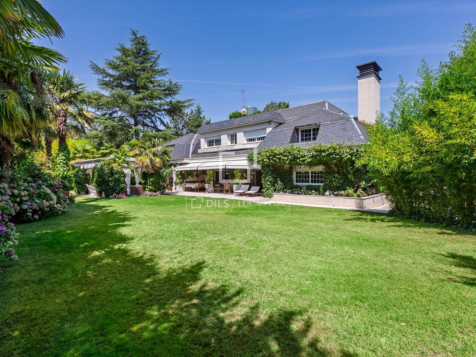 10 bedroom Villa for sale in Madrid city with pool - € 6,500,000 (Ref: 9679331)