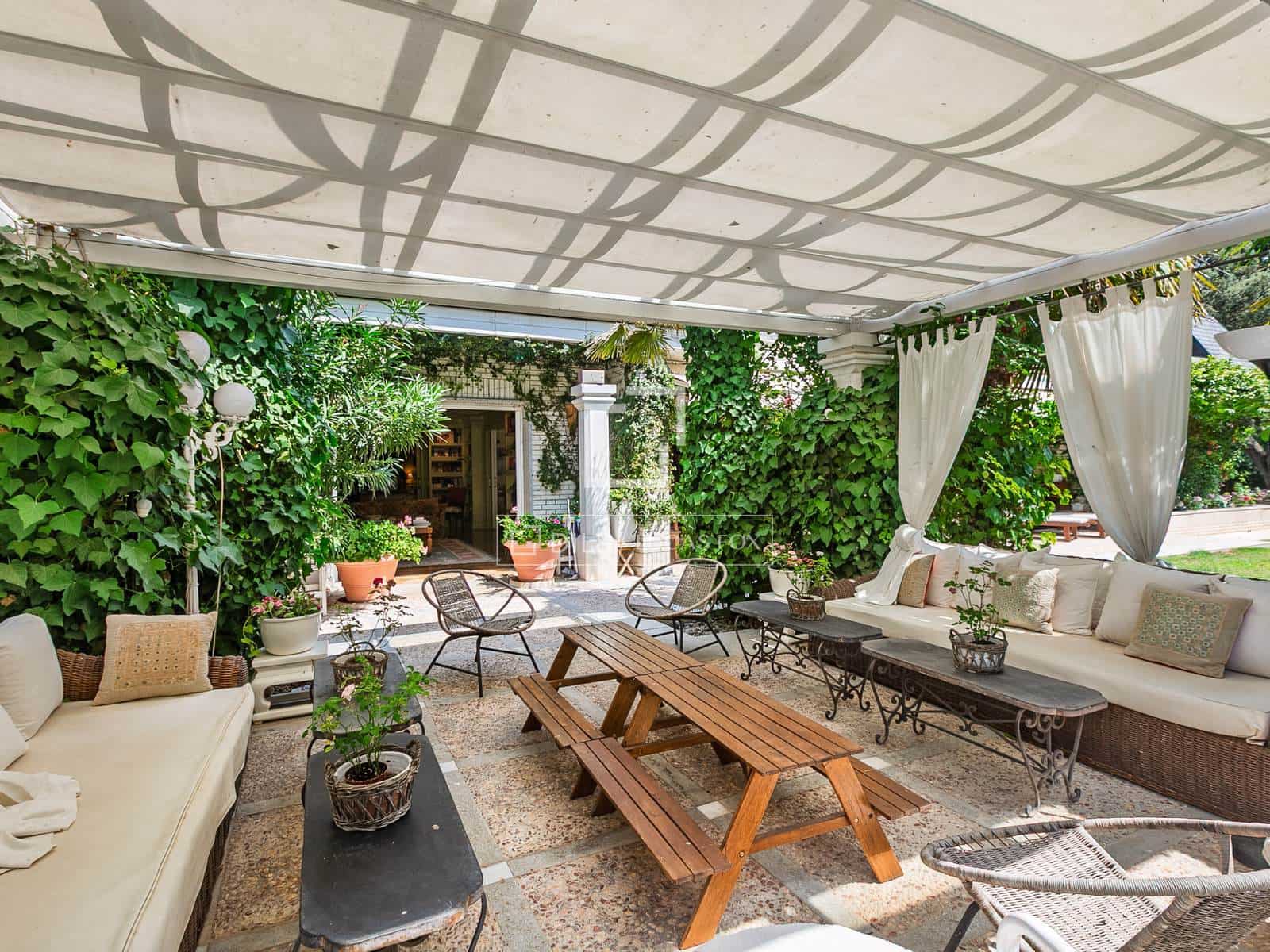 10 bedroom Villa for sale in Madrid city with pool - € 6,500,000 (Ref: 9679331)