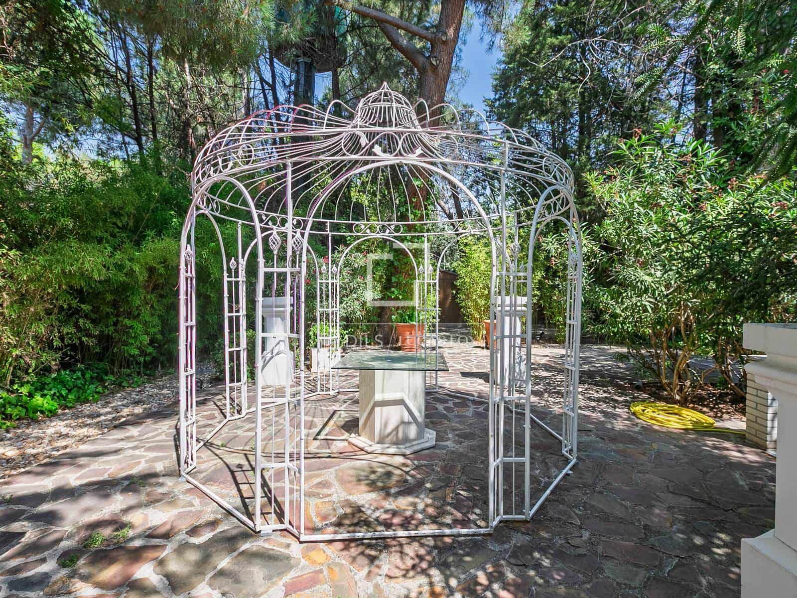 10 bedroom Villa for sale in Madrid city with pool - € 6,500,000 (Ref: 9679331)