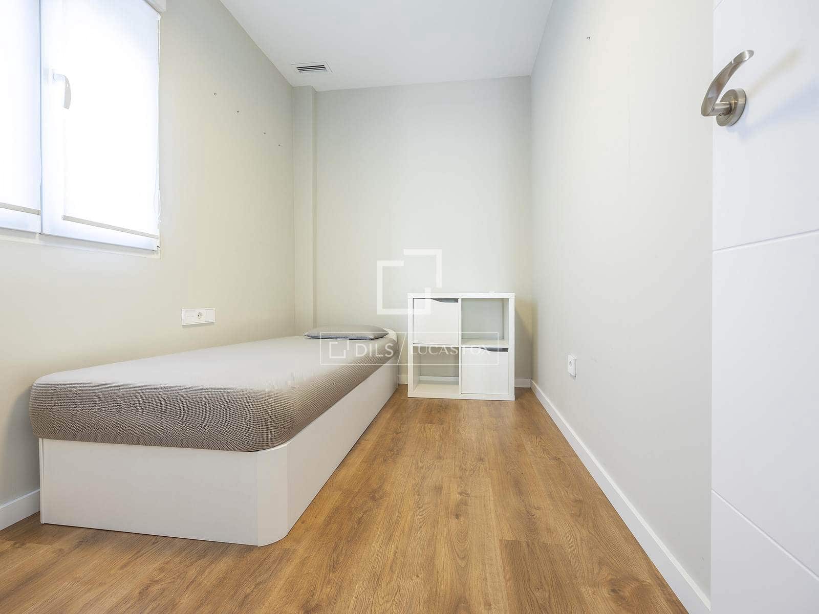 3 quarto Penthouse para arrendar em Valencia cidade - 2 500 € (Ref: 9679332)