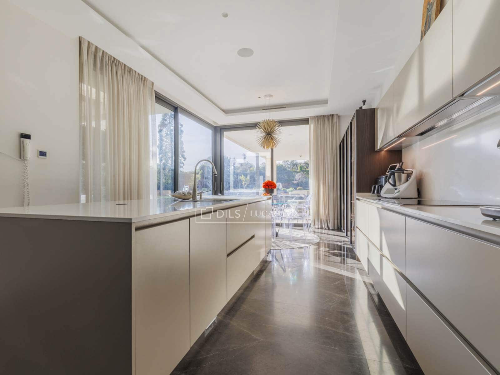 Chalet de 6 habitaciones en Pozuelo de Alarcón en venta con piscina garaje - 5.300.000 € (Ref: 9683301)