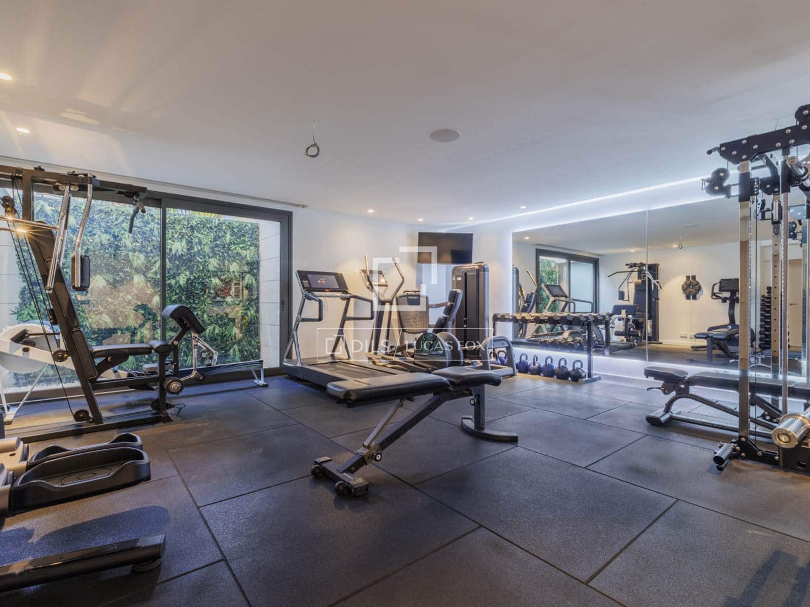 Chalet de 6 habitaciones en Pozuelo de Alarcón en venta con piscina garaje - 5.300.000 € (Ref: 9683301)