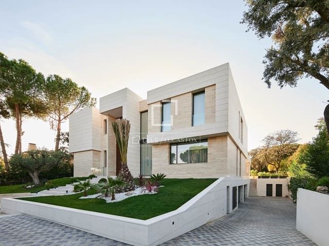 Chalet de 6 habitaciones en Pozuelo de Alarcón en venta con piscina garaje - 5.300.000 € (Ref: 9683301)