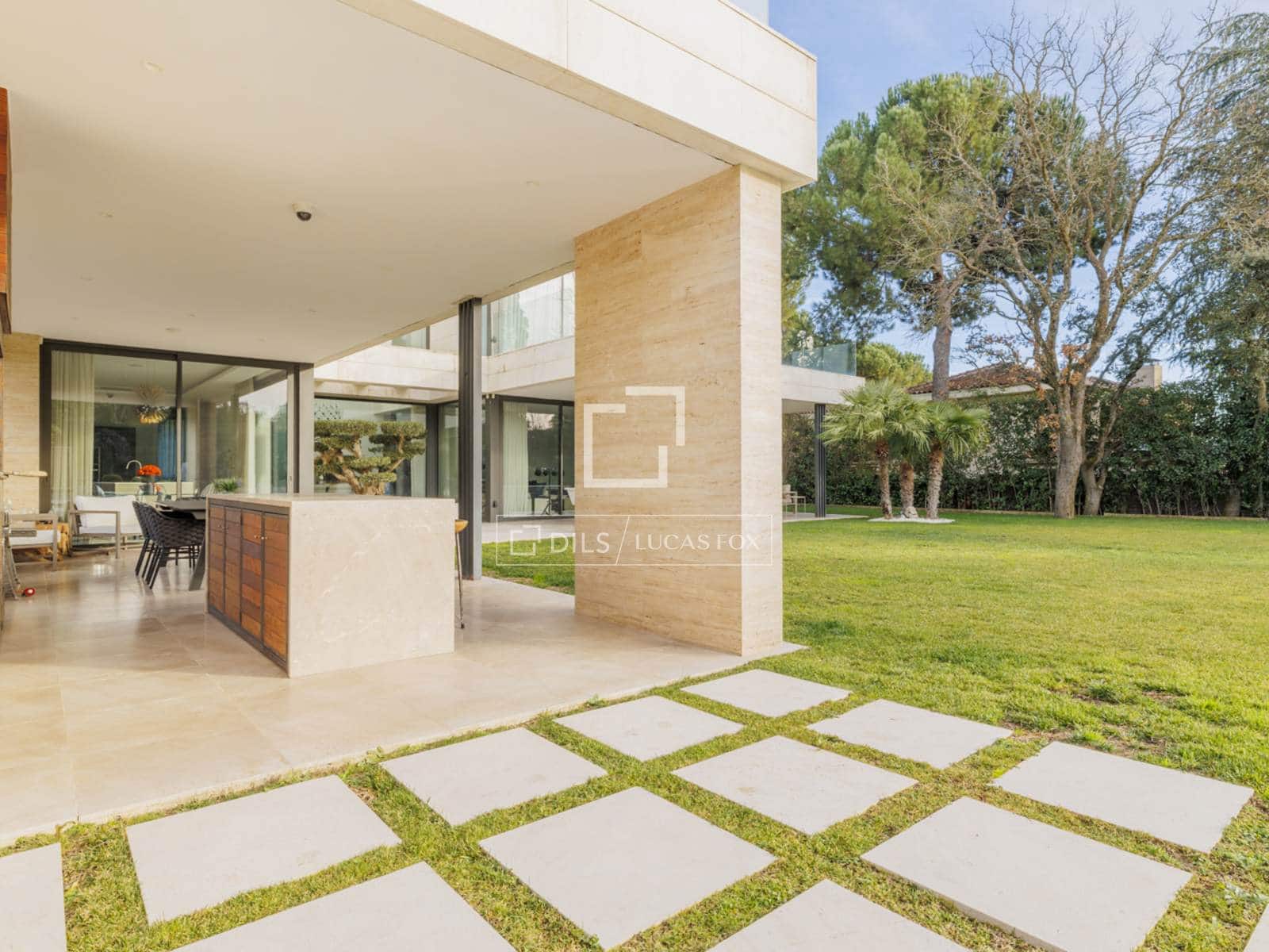 Chalet de 6 habitaciones en Pozuelo de Alarcón en venta con piscina garaje - 5.300.000 € (Ref: 9683301)