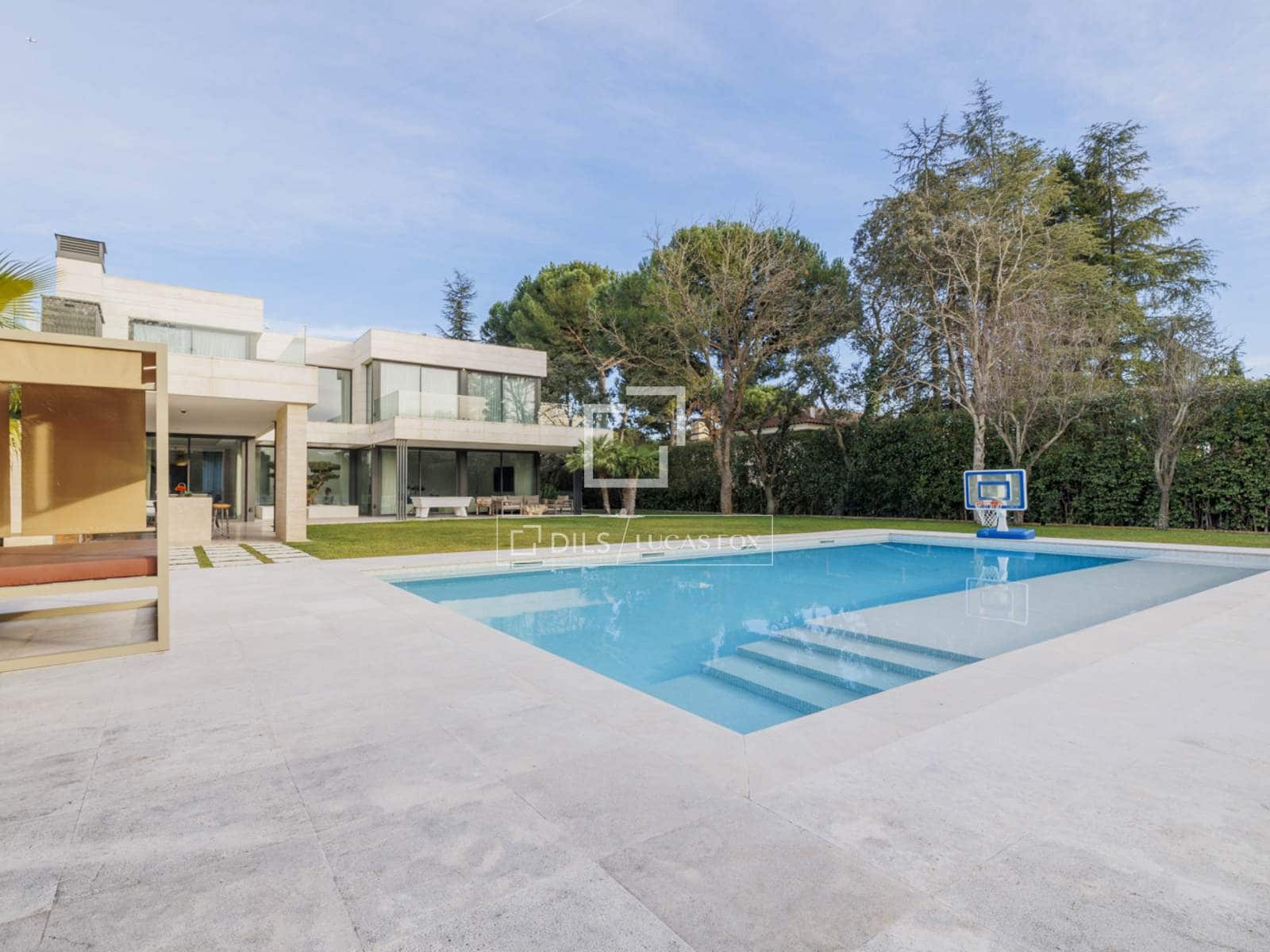 Chalet de 6 habitaciones en Pozuelo de Alarcón en venta con piscina garaje - 5.300.000 € (Ref: 9683301)