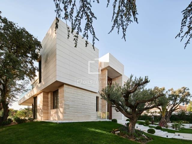 Chalet de 6 habitaciones en Pozuelo de Alarcón en venta con piscina garaje - 5.300.000 € (Ref: 9683301)