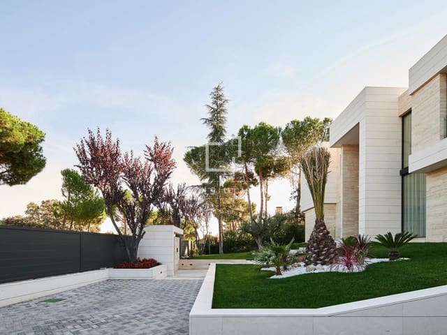 Chalet de 6 habitaciones en Pozuelo de Alarcón en venta con piscina garaje - 5.300.000 € (Ref: 9683301)