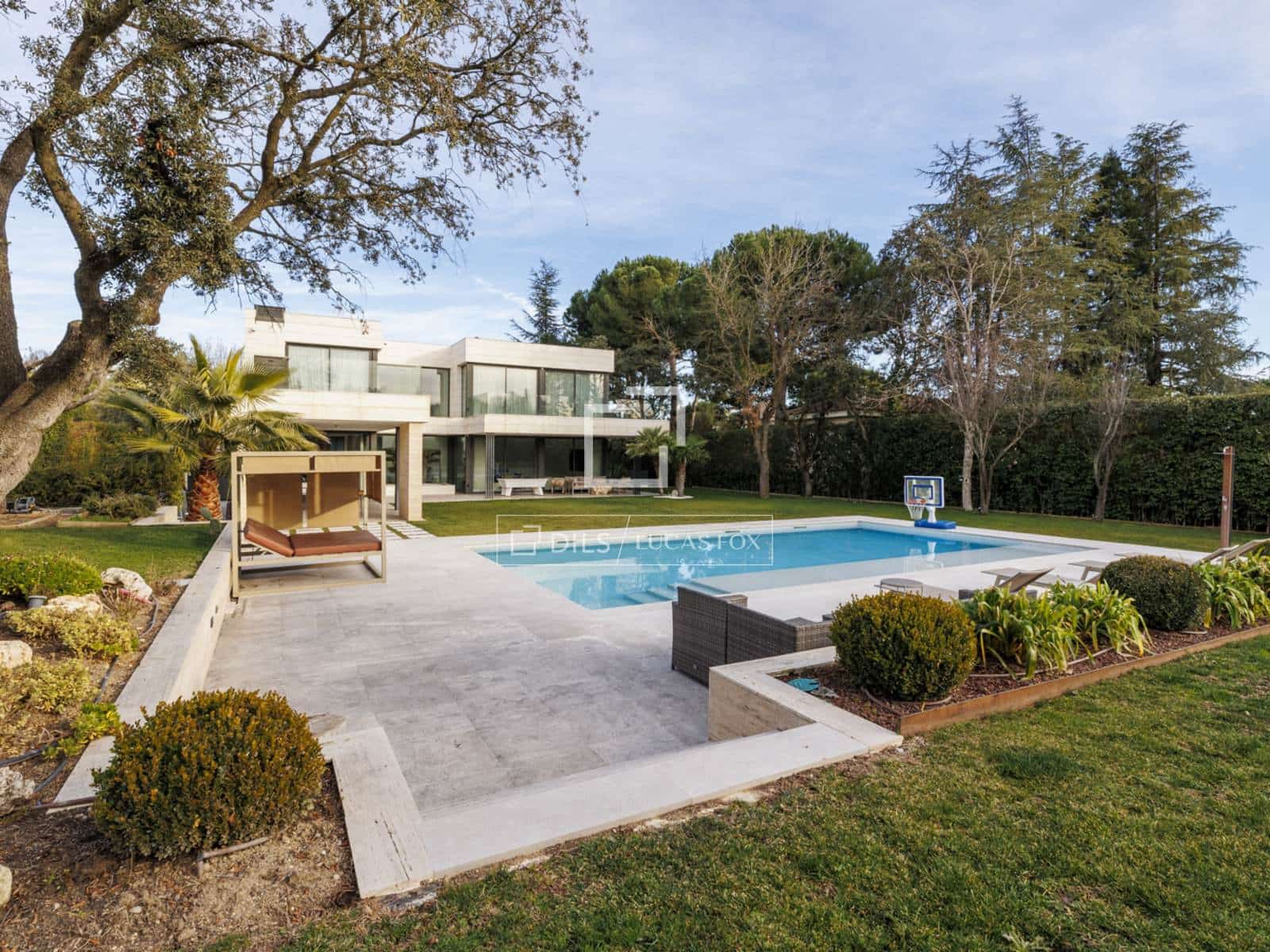 Chalet de 6 habitaciones en Pozuelo de Alarcón en venta con piscina garaje - 5.300.000 € (Ref: 9683301)