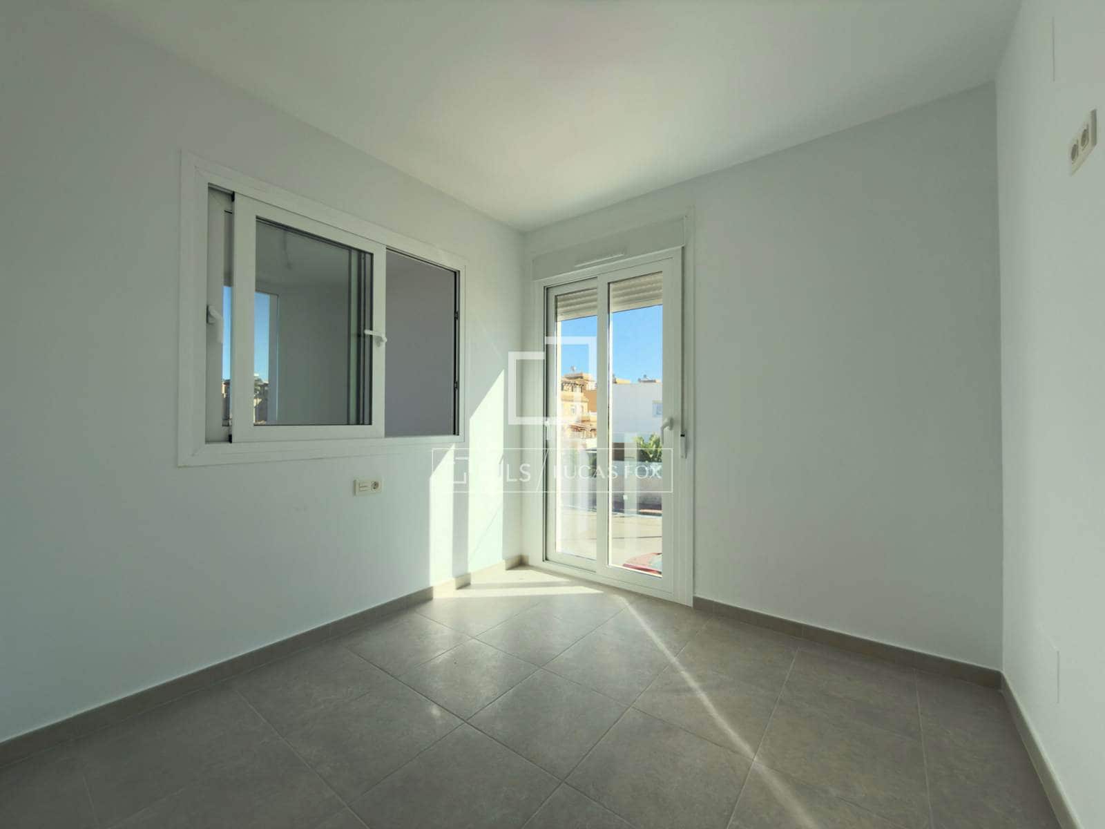 3 makuuhuone Huvila myytävänä paikassa Gran Alacant mukana uima-altaan 
autotalli - 280 000 € (Ref: 9685153)