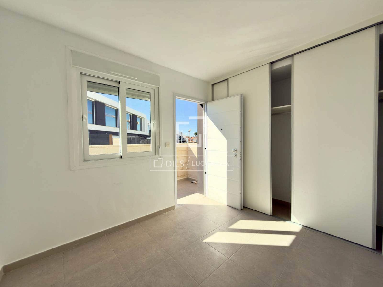 3 makuuhuone Huvila myytävänä paikassa Gran Alacant mukana uima-altaan 
autotalli - 280 000 € (Ref: 9685153)