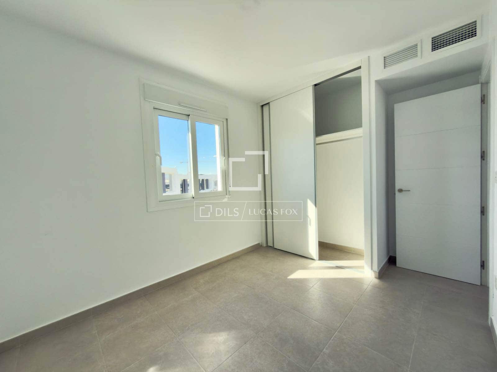 3 makuuhuone Huvila myytävänä paikassa Gran Alacant mukana uima-altaan 
autotalli - 280 000 € (Ref: 9685153)