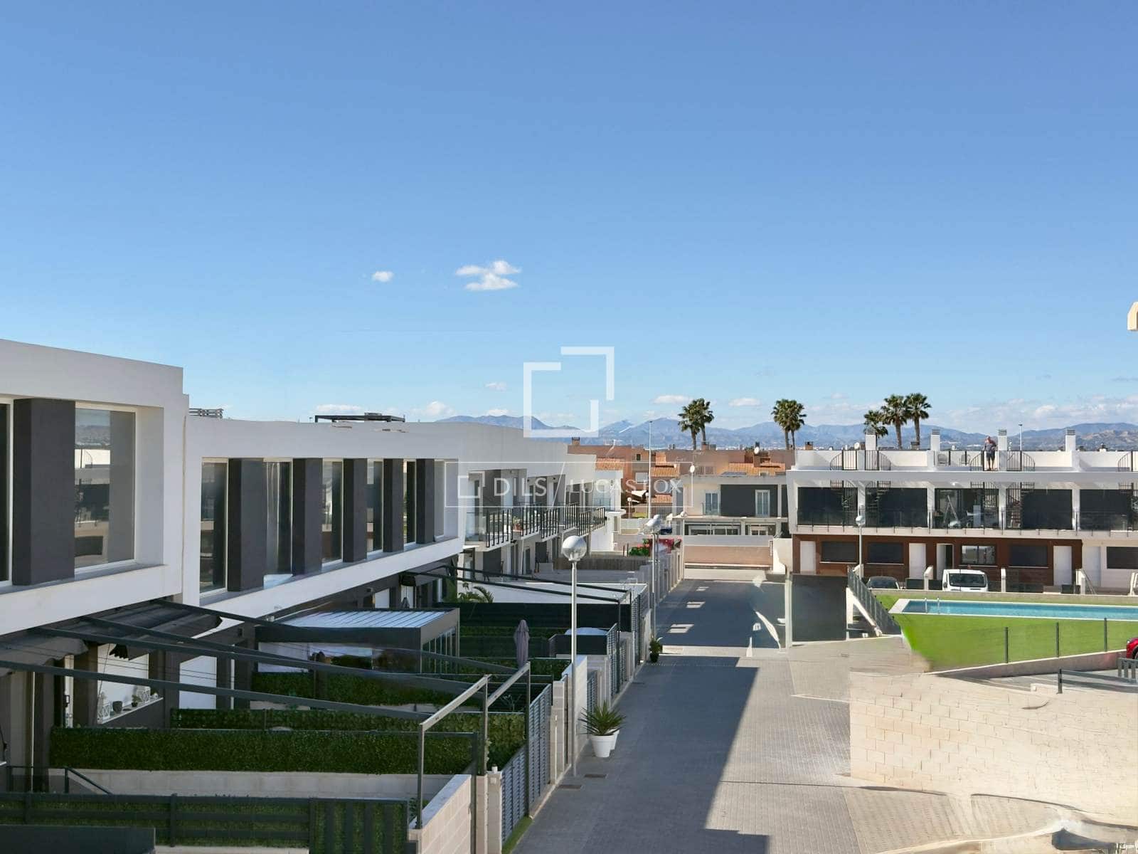 3 makuuhuone Huvila myytävänä paikassa Gran Alacant mukana uima-altaan 
autotalli - 280 000 € (Ref: 9685153)