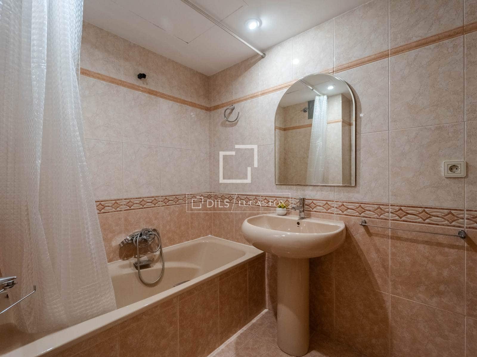 2 sovrum Lägenhet att hyra i Valencia stad med garage - 1 450 € (Ref: 9685679)