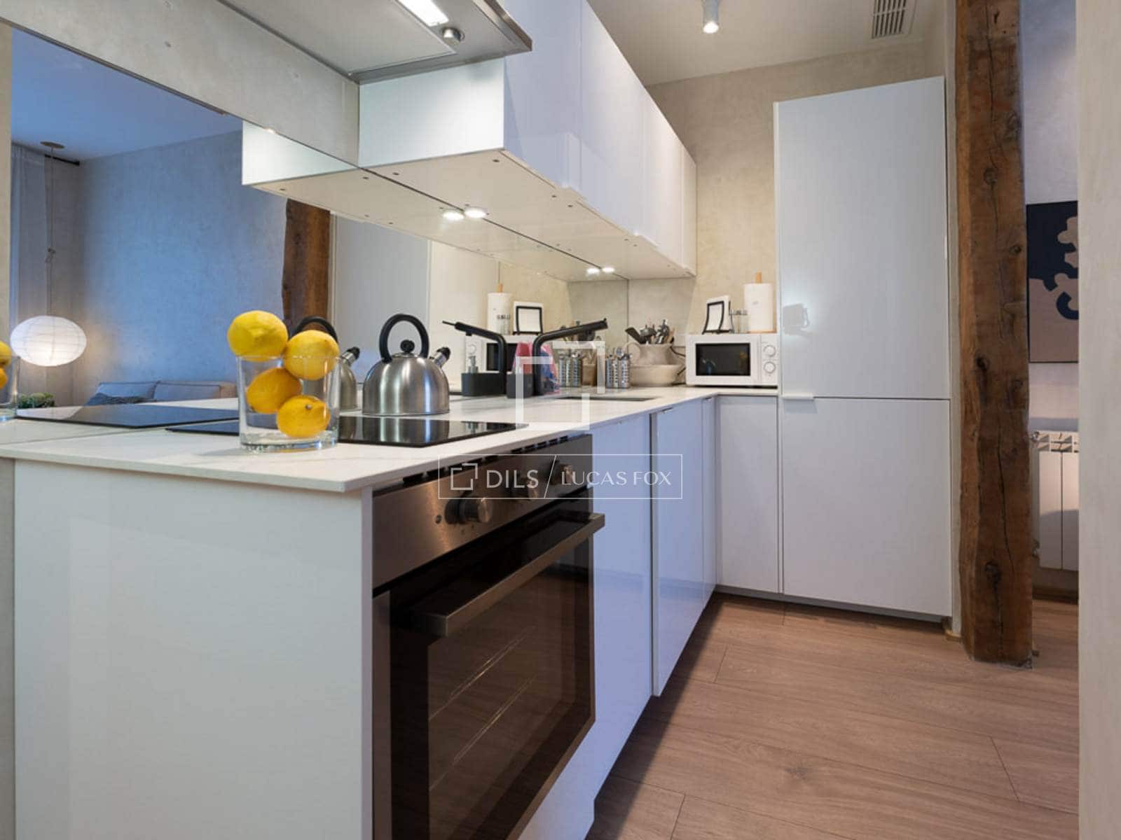 2 soveværelse Lejlighed til leje i Madrid by - € 2.500 (Ref: 9687601)