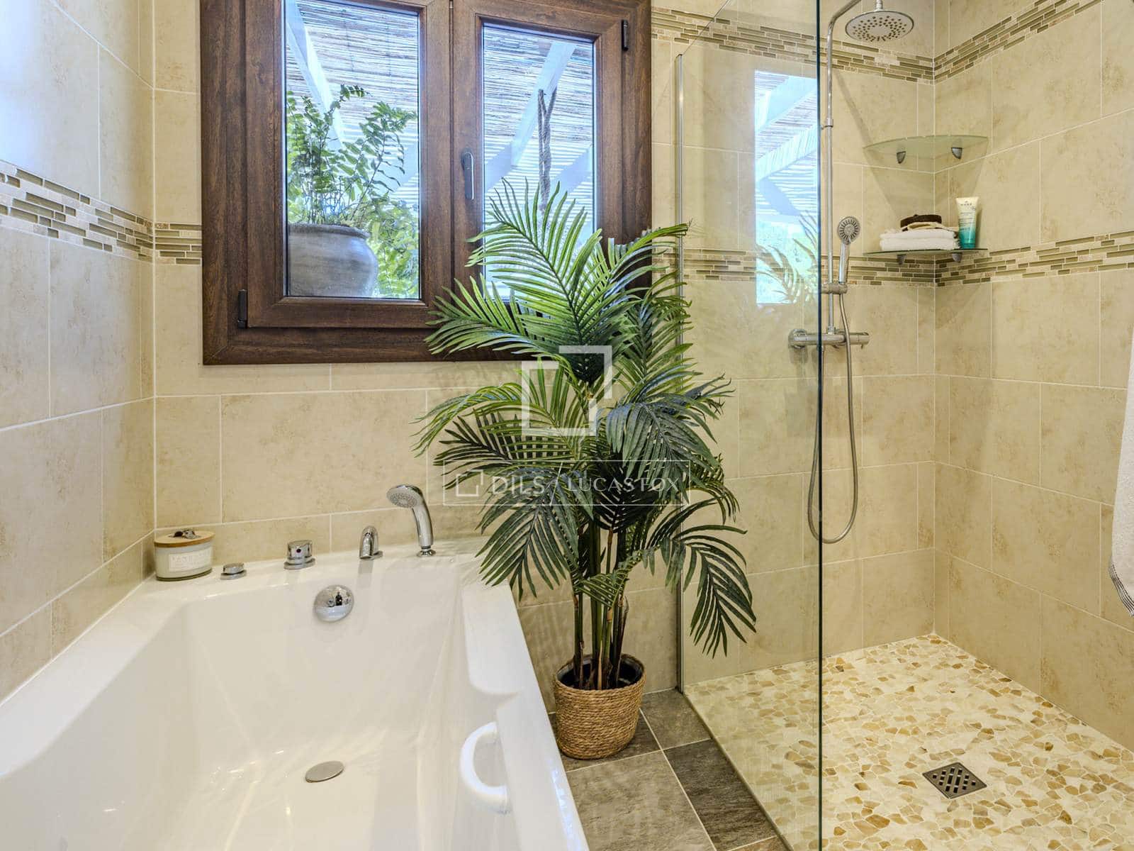 6 sypialnia Willa na sprzedaż w Denia z basenem garażem - 2 800 000 € (Ref: 9688668)