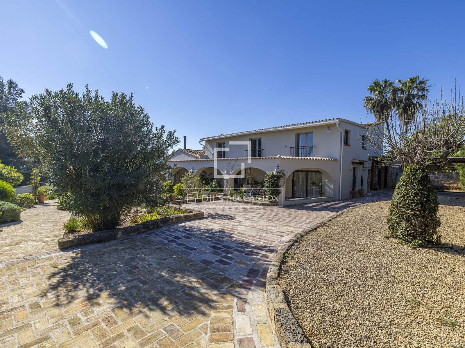 6 bedroom Villa for sale in Denia with pool garage - € 2,800,000 (Ref: 9688668)