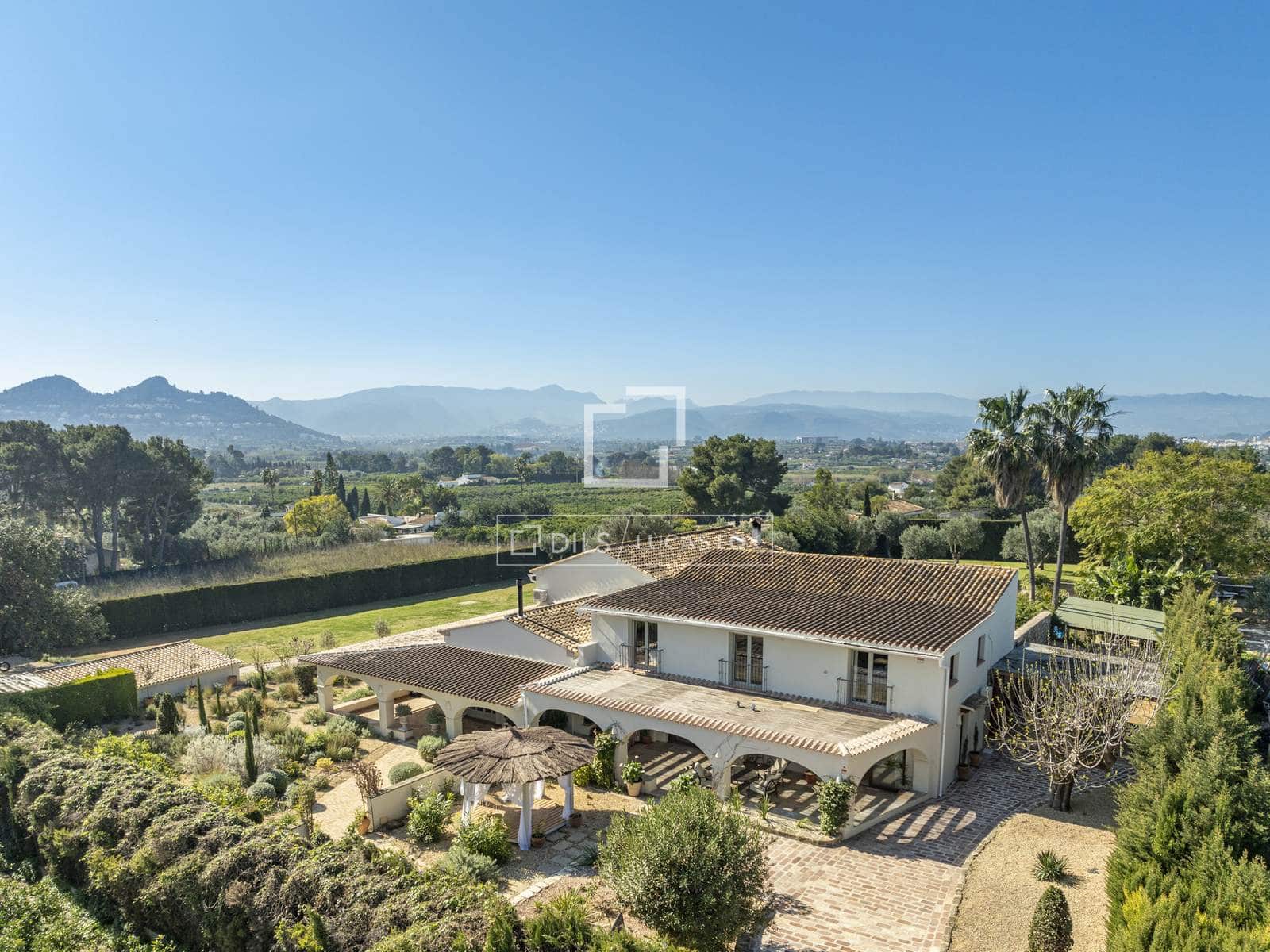 6 bedroom Villa for sale in Denia with pool garage - € 2,800,000 (Ref: 9688668)