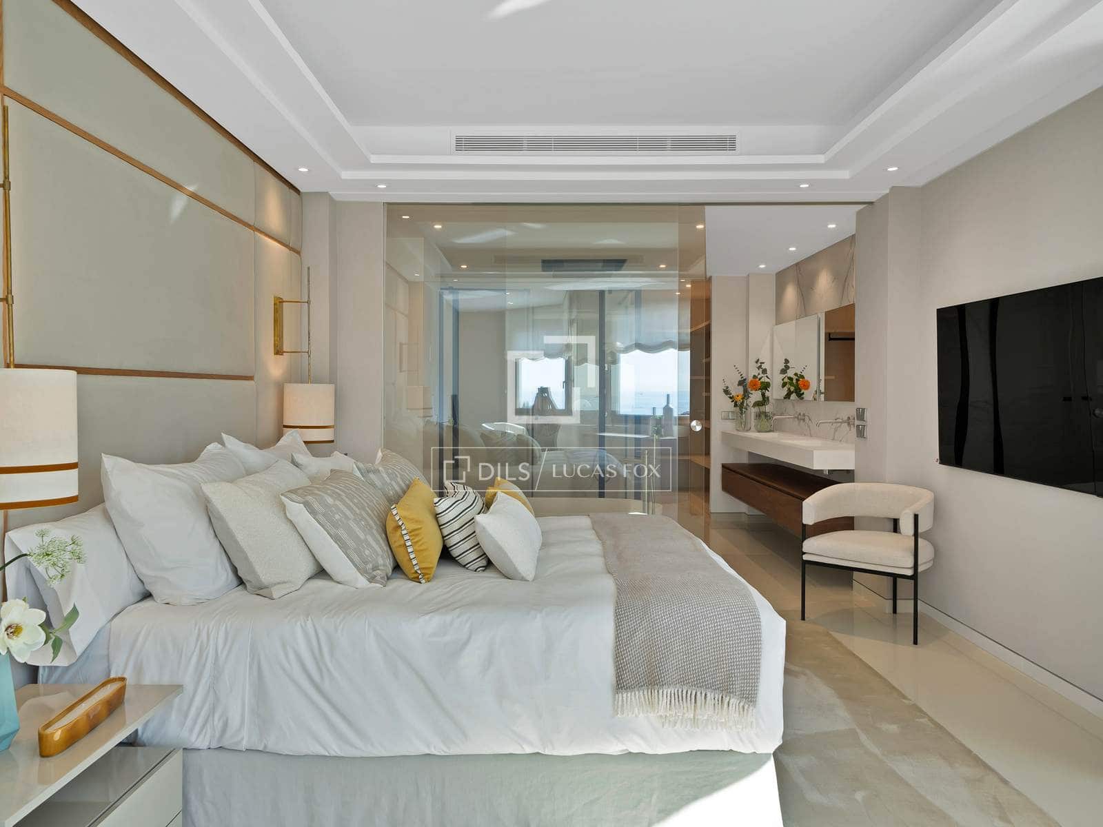 4 bedroom Apartment for sale in Puerto Banus with pool garage - € 4,950,000 (Ref: 9689972)