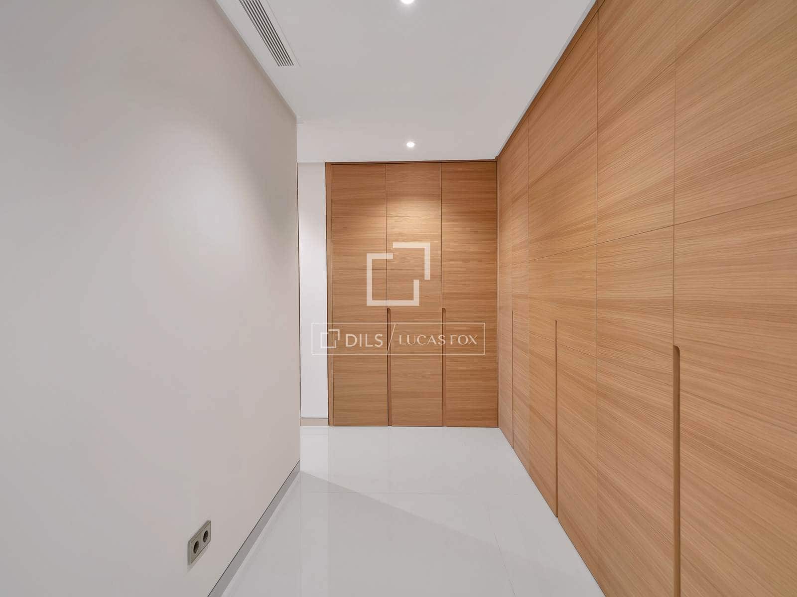 4 bedroom Apartment for sale in Puerto Banus with pool garage - € 4,950,000 (Ref: 9689972)