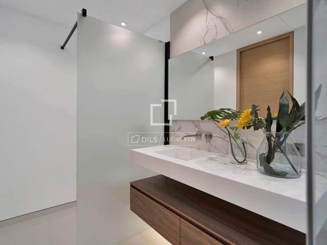 Apartamento de 4 habitaciones en Puerto Banus, Marbella en venta con piscina garaje - 4.950.000 € (Ref: 9689972)