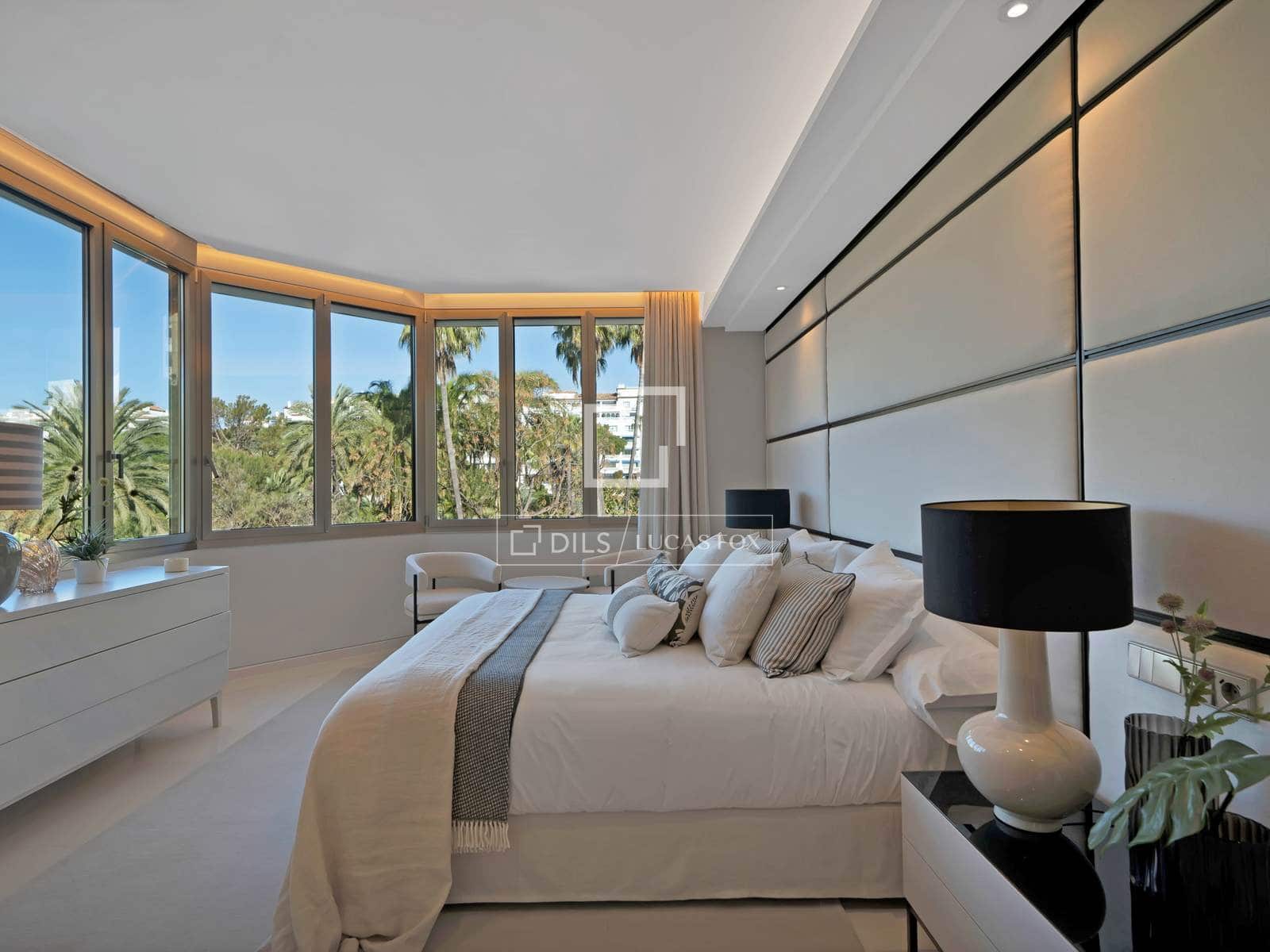 4 bedroom Apartment for sale in Puerto Banus with pool garage - € 4,950,000 (Ref: 9689972)