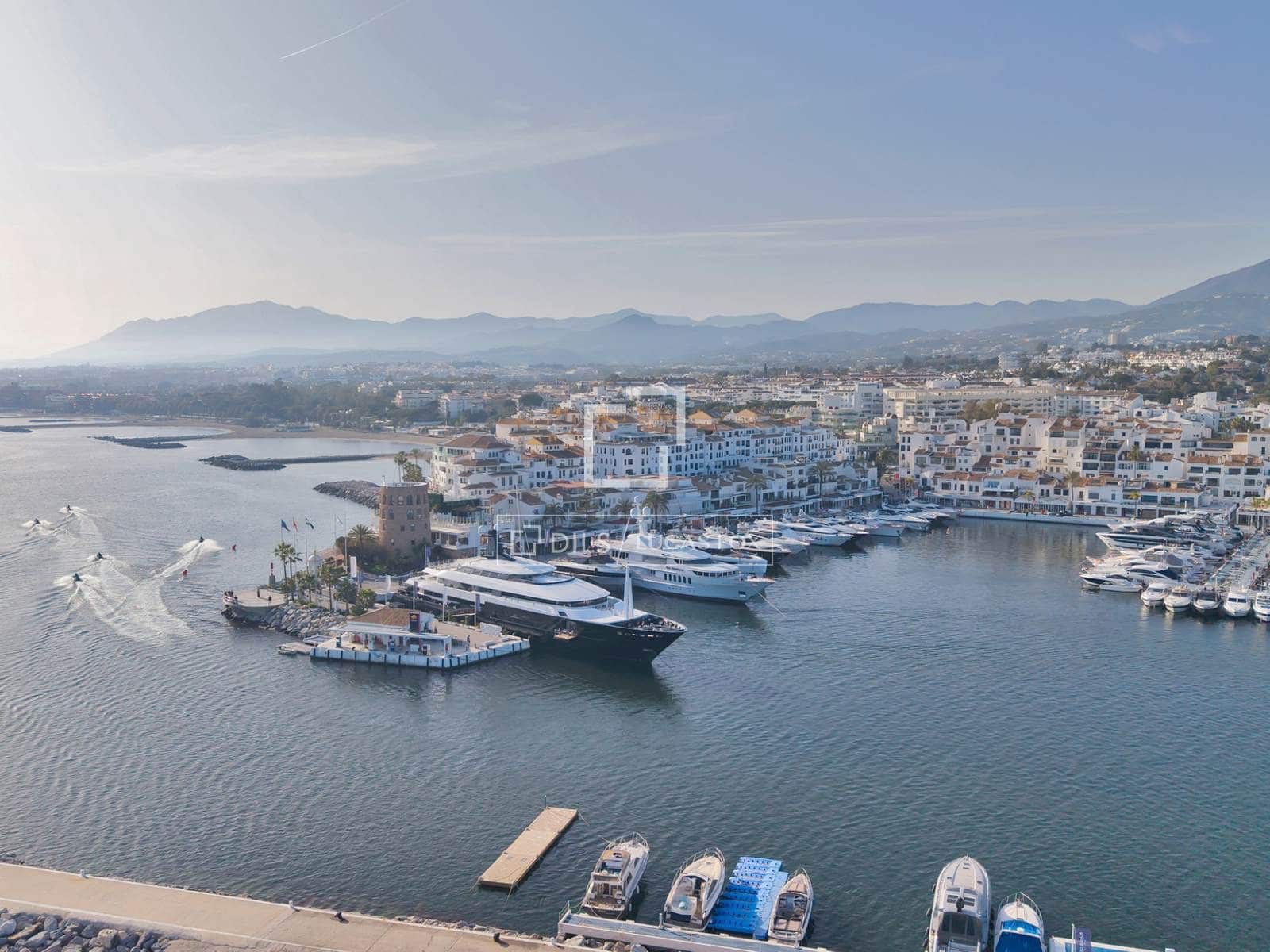 4 bedroom Apartment for sale in Puerto Banus with pool garage - € 4,950,000 (Ref: 9689972)