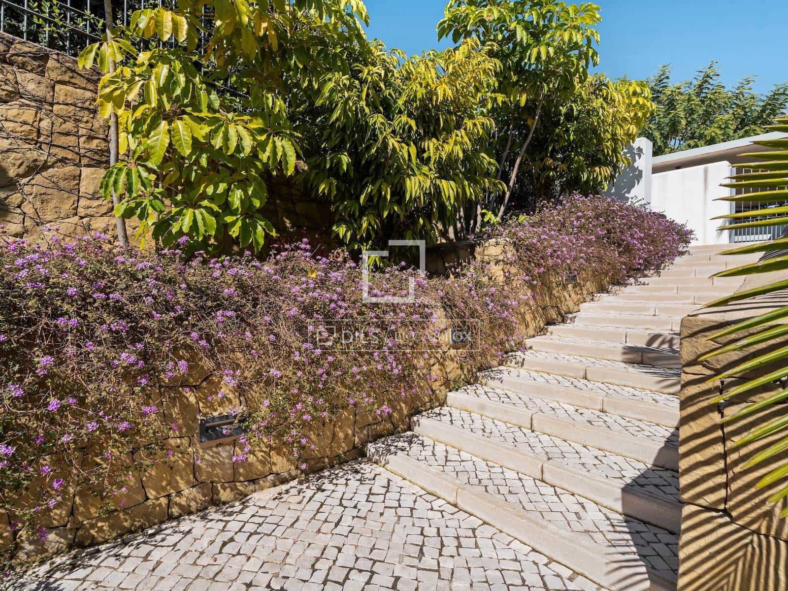 3 quarto Moradia para venda em Casares com piscina garagem - 3 995 000 € (Ref: 9691394)