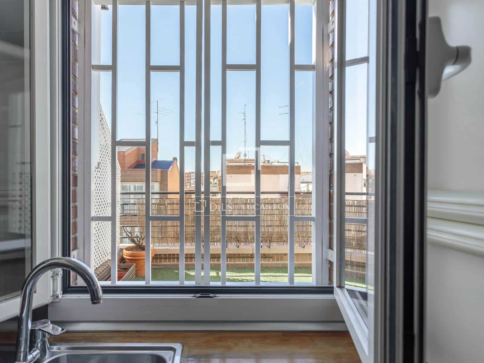 3 Zimmer Penthouse zu vermieten in Madrid Stadt mit Garage - 2.400 € (Ref: 9691614)