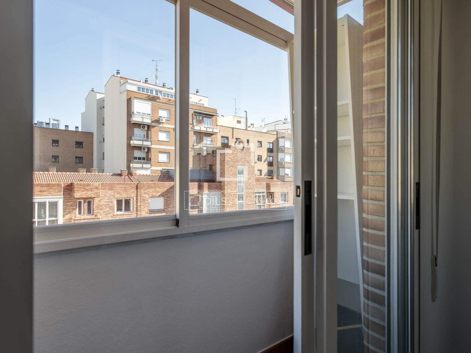 3 Zimmer Penthouse zu vermieten in Madrid Stadt mit Garage - 2.400 € (Ref: 9691614)