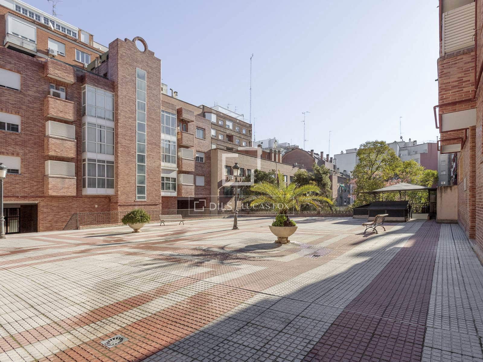 3 Zimmer Penthouse zu vermieten in Madrid Stadt mit Garage - 2.400 € (Ref: 9691614)