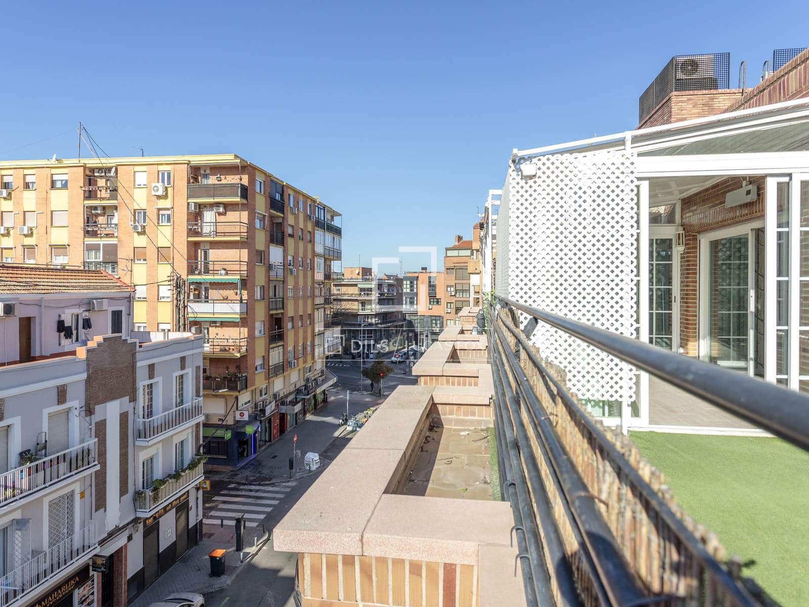 3 Zimmer Penthouse zu vermieten in Madrid Stadt mit Garage - 2.400 € (Ref: 9691614)