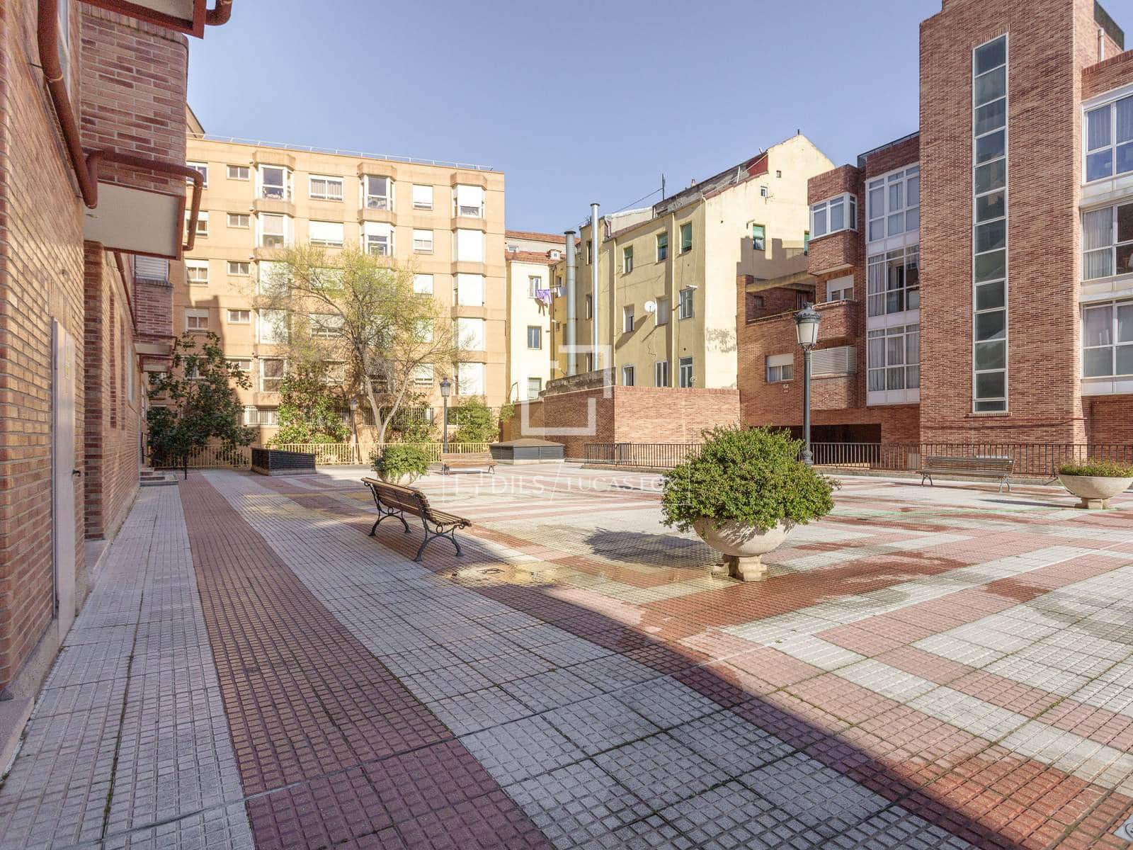 3 Zimmer Penthouse zu vermieten in Madrid Stadt mit Garage - 2.400 € (Ref: 9691614)