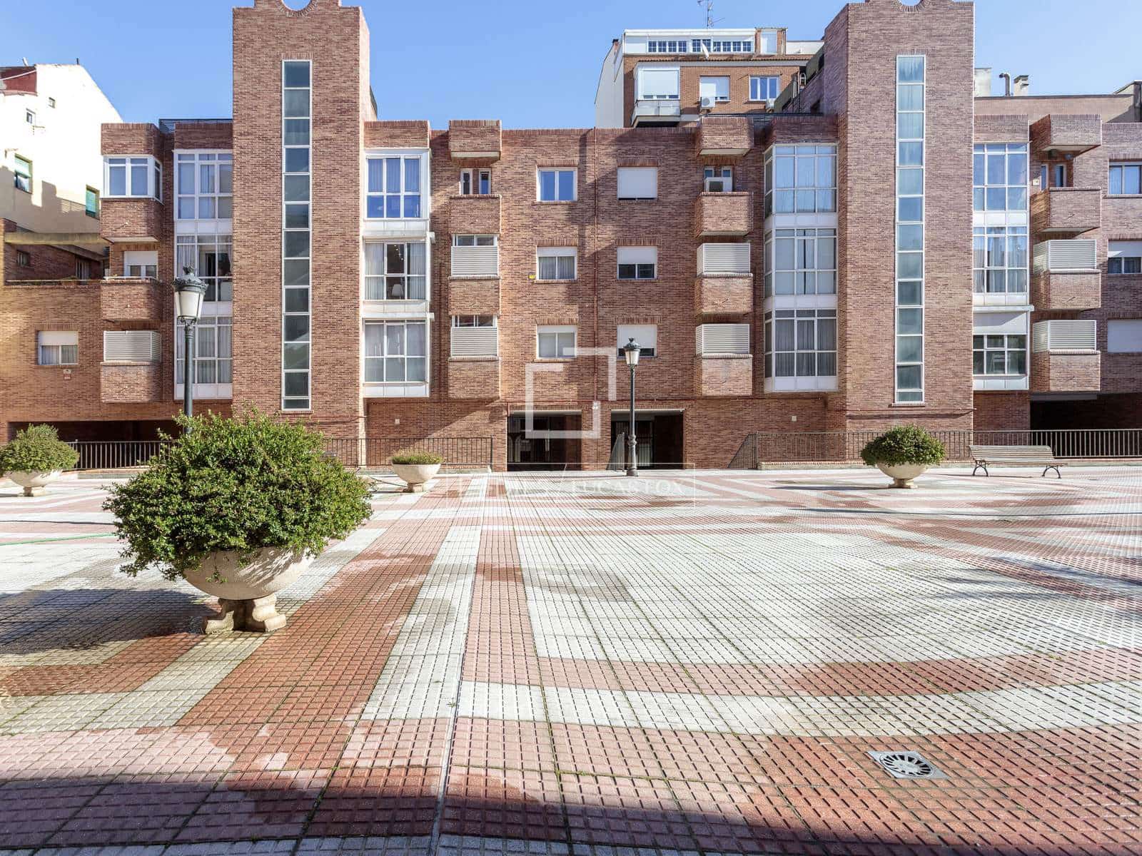 3 Zimmer Penthouse zu vermieten in Madrid Stadt mit Garage - 2.400 € (Ref: 9691614)