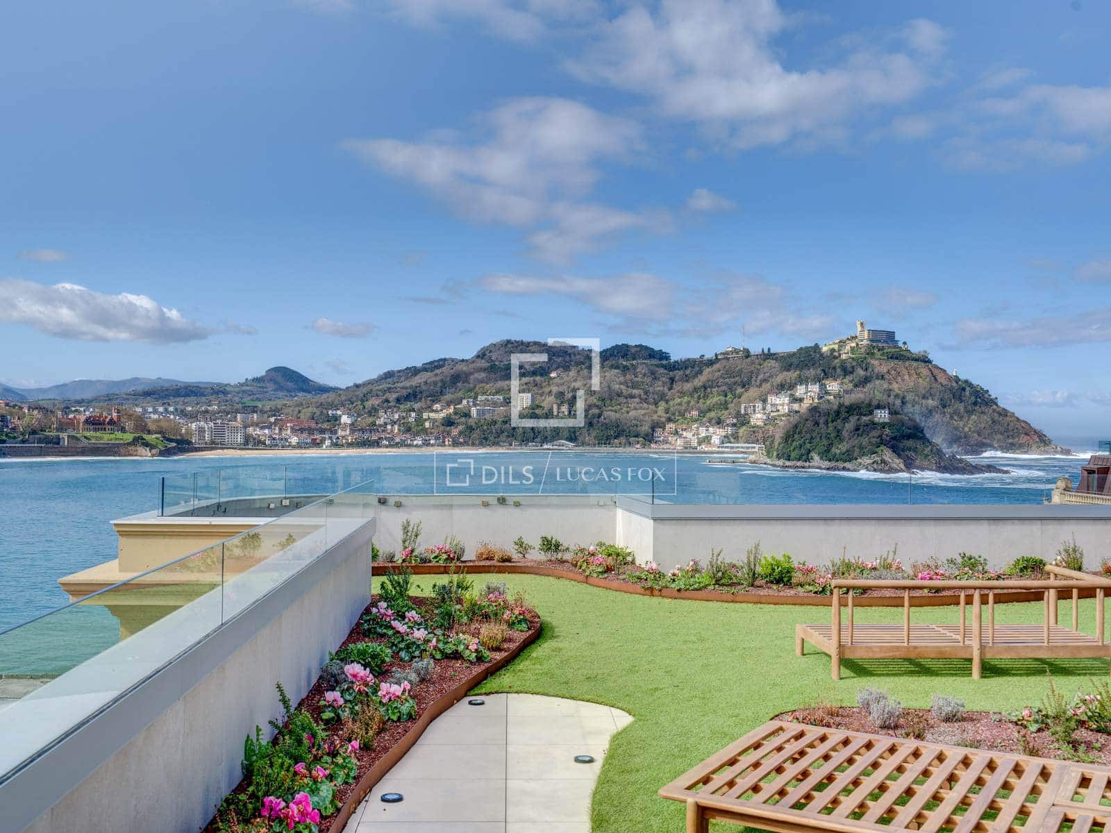 2 bedroom Apartment for sale in Donostia-San Sebastian - € 1,080,000 (Ref: 9691616)