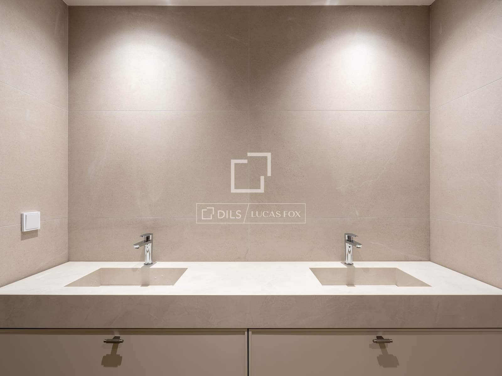 2 bedroom Apartment for sale in Donostia-San Sebastian - € 1,080,000 (Ref: 9691616)