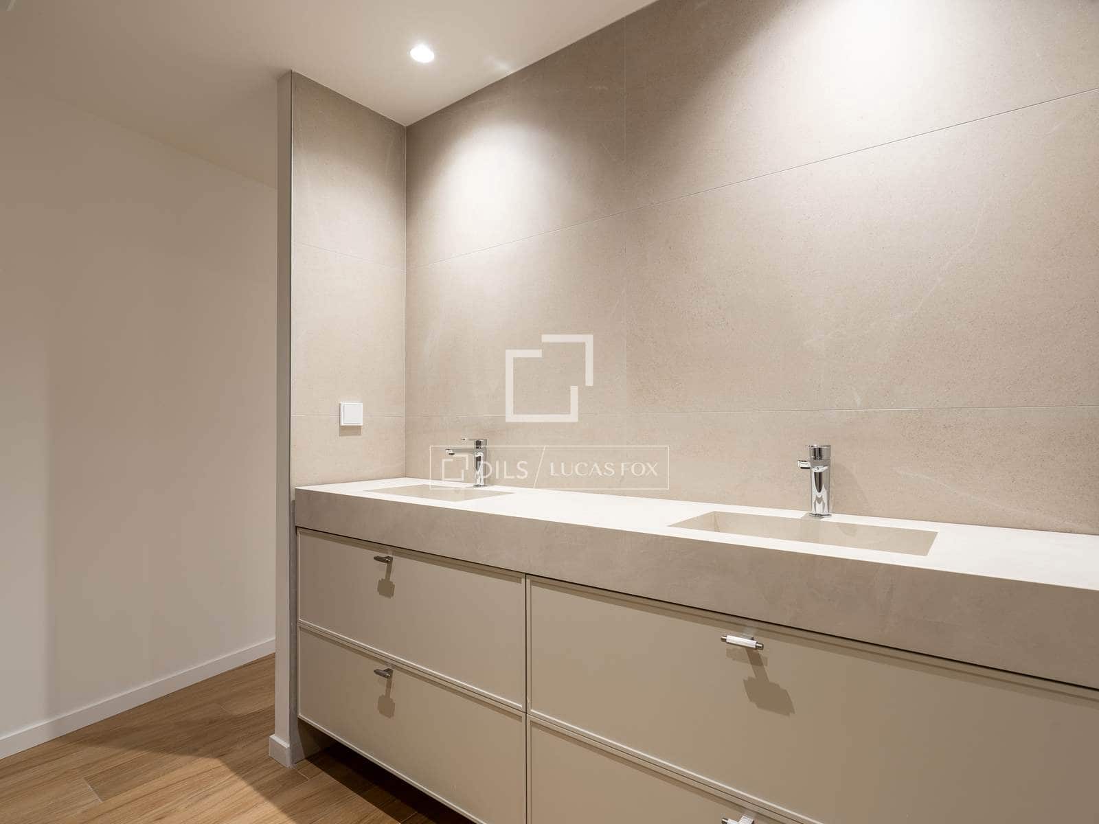 2 bedroom Apartment for sale in Donostia-San Sebastian - € 1,080,000 (Ref: 9691616)