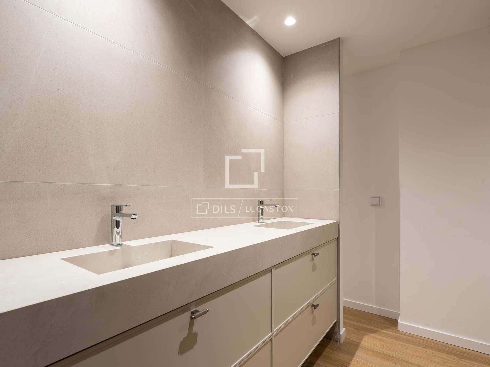 2 bedroom Apartment for sale in Donostia-San Sebastian - € 1,080,000 (Ref: 9691616)