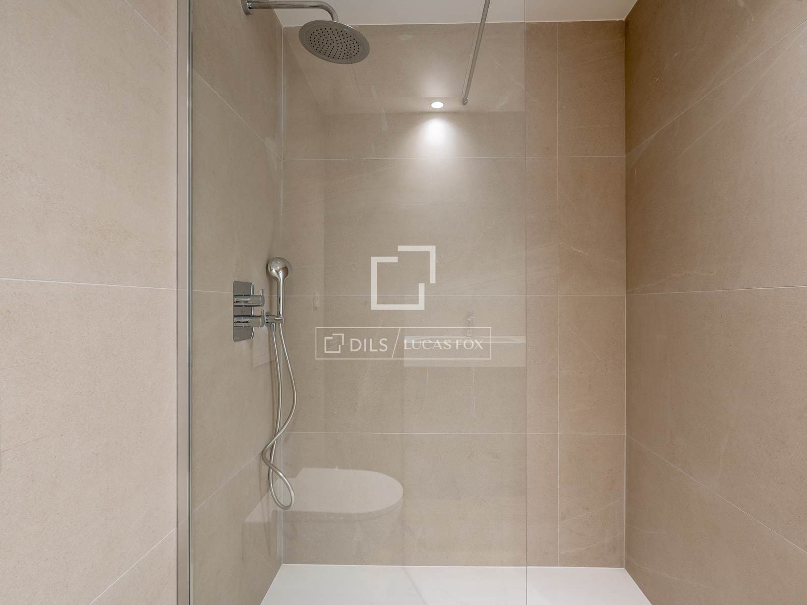 2 bedroom Apartment for sale in Donostia-San Sebastian - € 1,080,000 (Ref: 9691616)