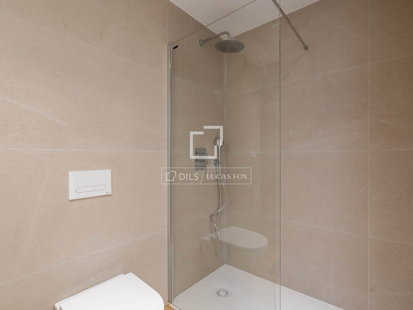 2 bedroom Apartment for sale in Donostia-San Sebastian - € 1,080,000 (Ref: 9691616)