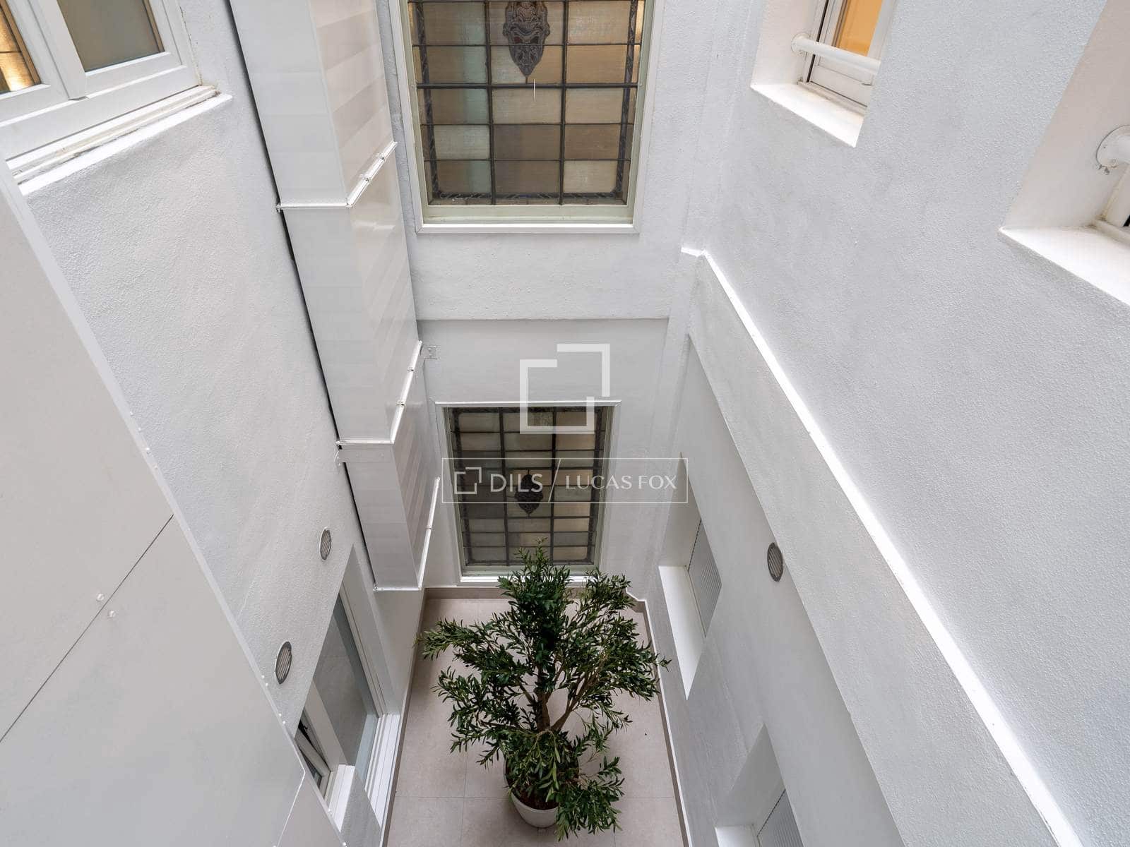 2 bedroom Apartment for sale in Donostia-San Sebastian - € 1,080,000 (Ref: 9691616)