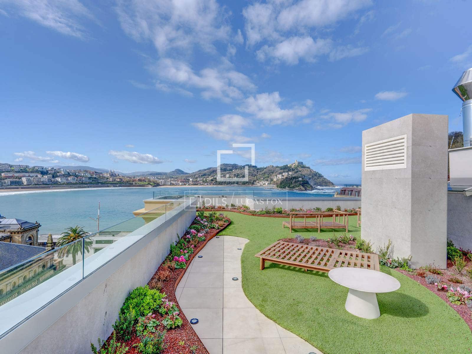 2 bedroom Apartment for sale in Donostia-San Sebastian - € 1,080,000 (Ref: 9691616)