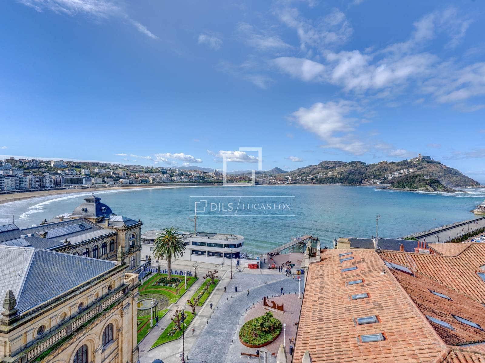 2 bedroom Apartment for sale in Donostia-San Sebastian - € 1,080,000 (Ref: 9691616)