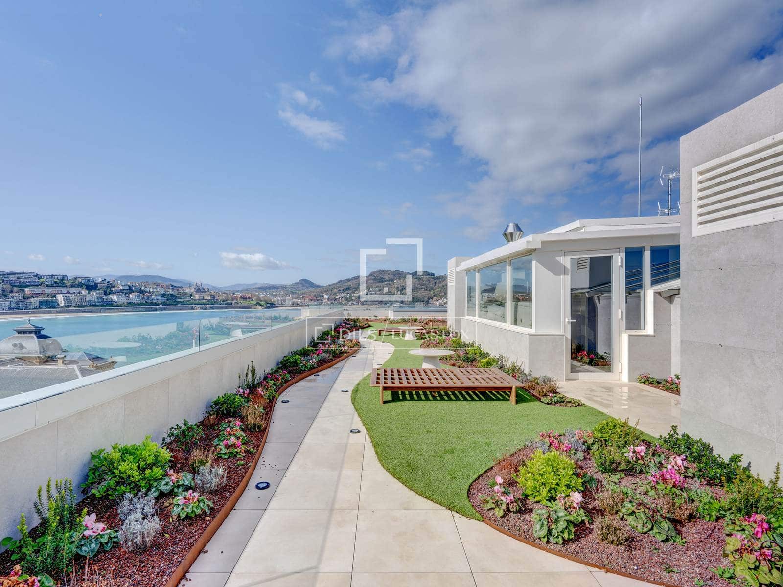2 bedroom Apartment for sale in Donostia-San Sebastian - € 1,080,000 (Ref: 9691616)