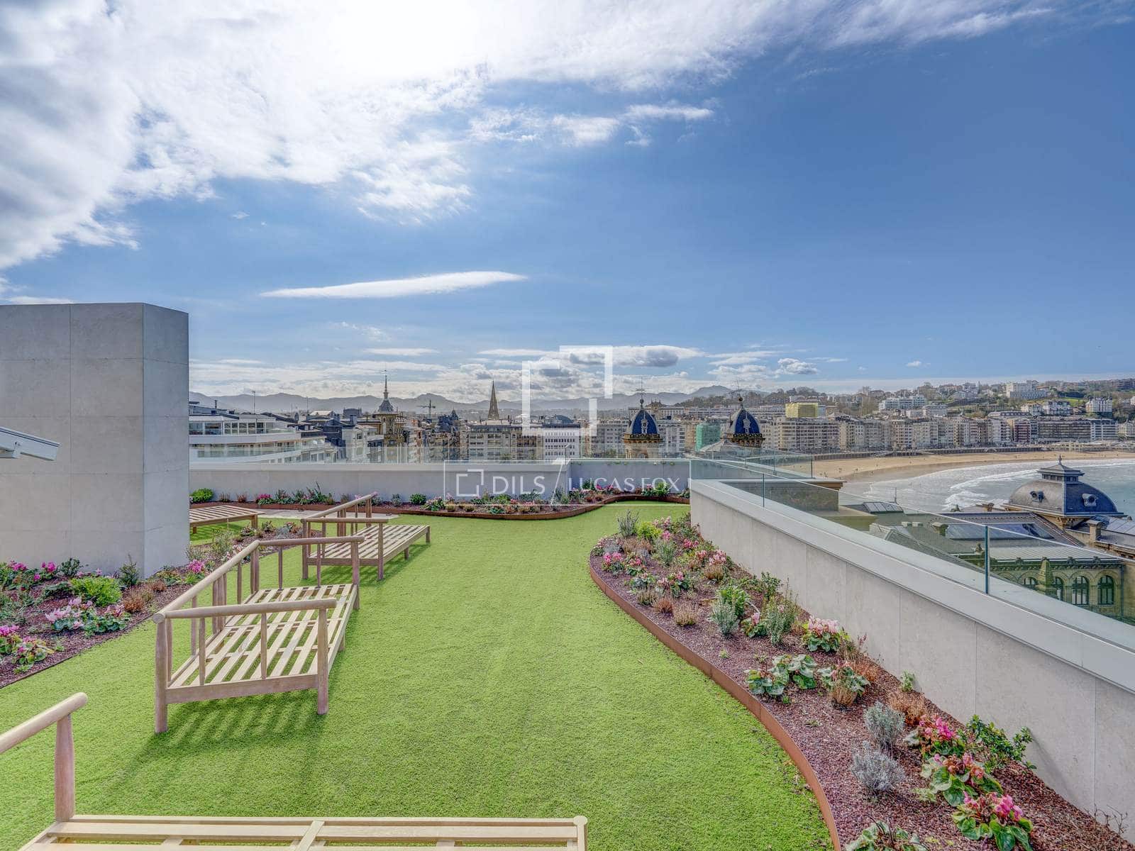 2 bedroom Apartment for sale in Donostia-San Sebastian - € 1,080,000 (Ref: 9691616)