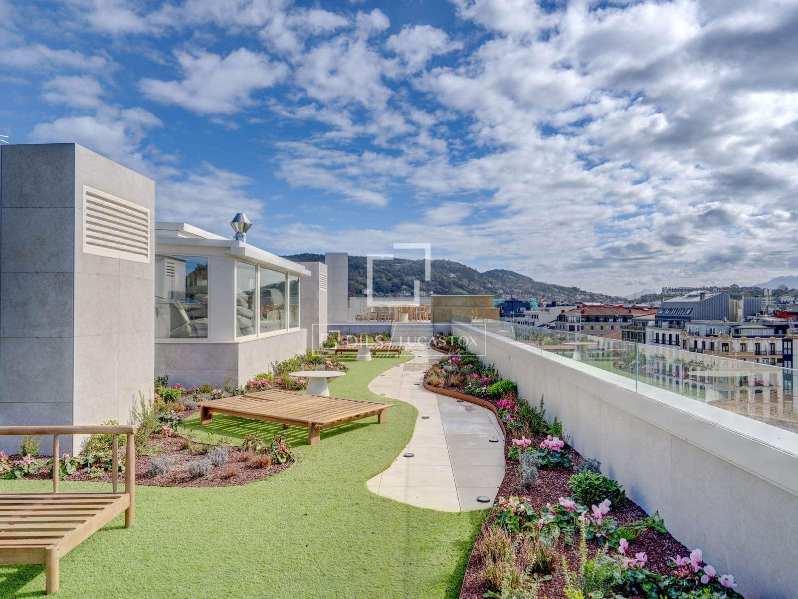 2 bedroom Apartment for sale in Donostia-San Sebastian - € 1,080,000 (Ref: 9691616)