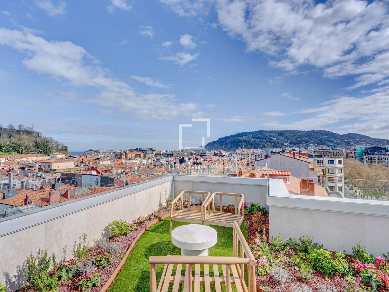 2 bedroom Apartment for sale in Donostia-San Sebastian - € 1,080,000 (Ref: 9691616)