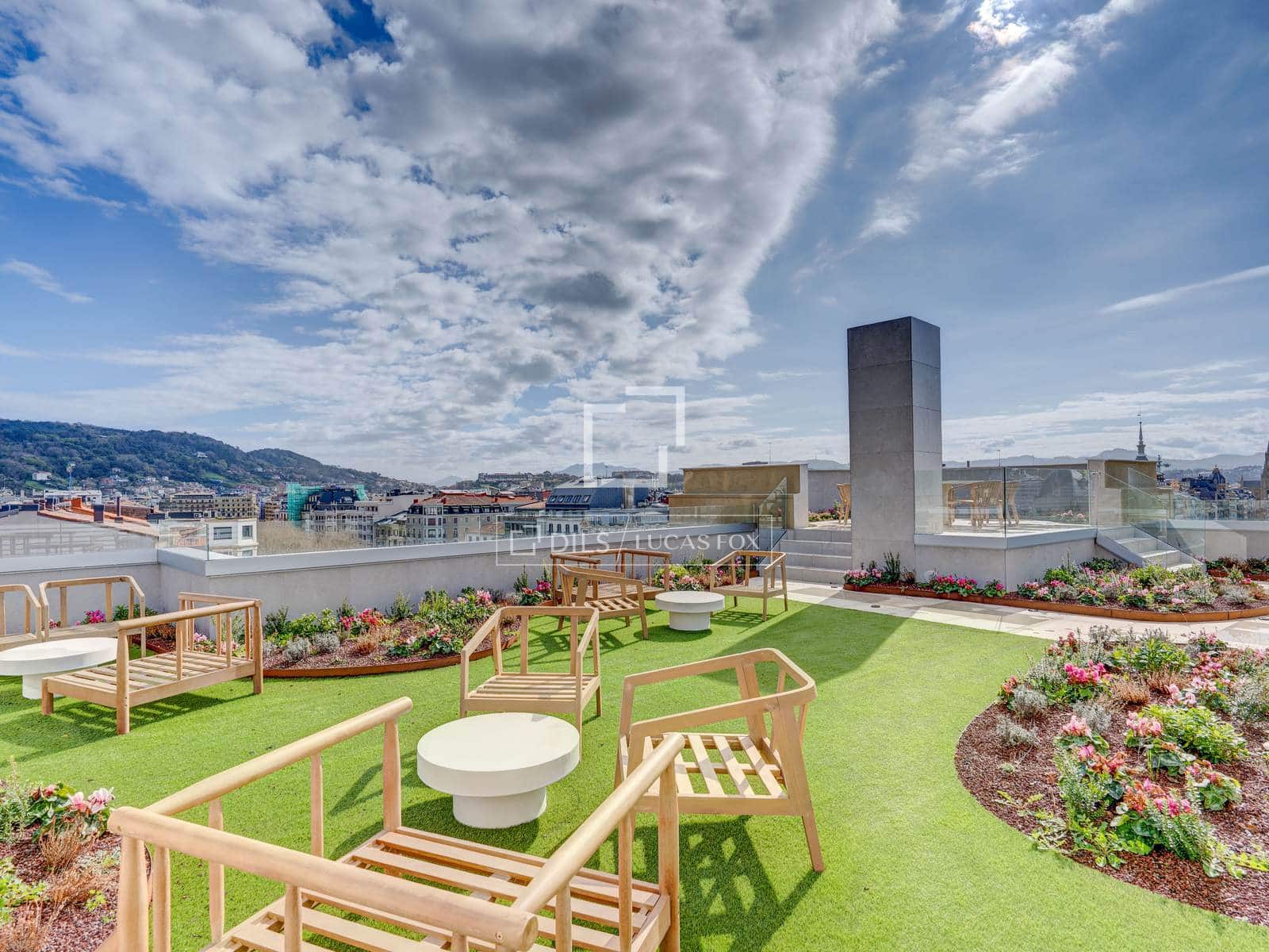 2 bedroom Apartment for sale in Donostia-San Sebastian - € 1,080,000 (Ref: 9691616)